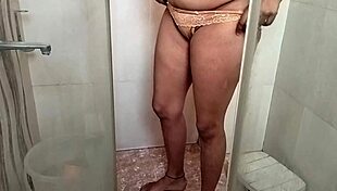 hot saali ki bathroom mein chudai subah ke nashte se pehle