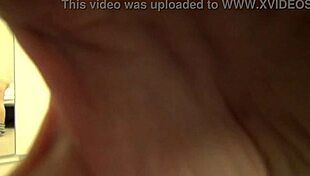 samanta sexy brunette plays on webcam