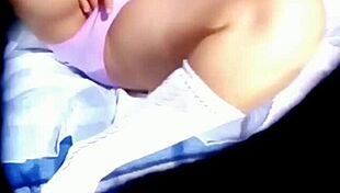 �despu�s de unas chelas la espi� masturb�ndose y me aprovecho para castigarla y cogermela despu�s de clases alumna mexicana se convierte en dep�sito de semen