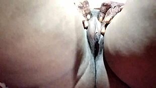 Indian Bhabhi Shows Natural Tits