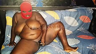 i lubs to munch n fuck my gardener cuz of his huge dick in the garden