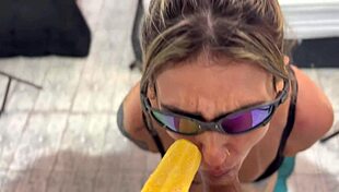 enganei minha meia irma testando sabores duvido voces nao gozar em um minuto com isso que ela faz video completo sheer e red