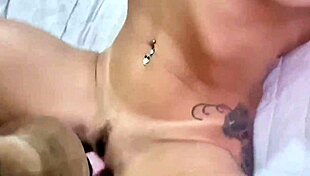 मिल्फ को मॉन्स्टर लंड पर हॉट जीभ चाटना पसंद आया - कमाल!