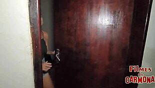 बॉयफ्रेंड गर्लफ्रेंड को बेयरबैक डबल पेनेट्रेशन और कमशॉट के लिए गिफ्ट करता!