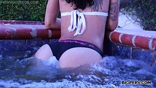 Draya Dare Flaunts Her Fat Ass In Shorts At The Wet Pool!
