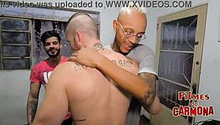 बॉयफ्रेंड गर्लफ्रेंड को बेयरबैक डबल पेनेट्रेशन और कमशॉट के लिए गिफ्ट करता!