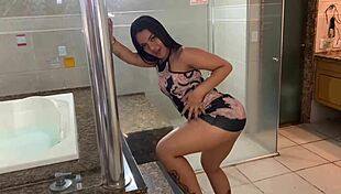 Latina vixen dances funk on dick in hotel room