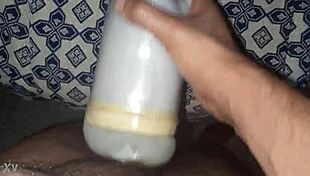 Watch Moroccan Woman Masturbate At Home!