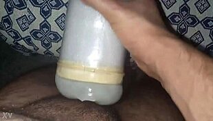 Watch Moroccan Woman Masturbate At Home!