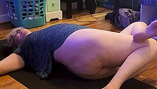 Morning Yoga Session With Mature Milf's Pussy