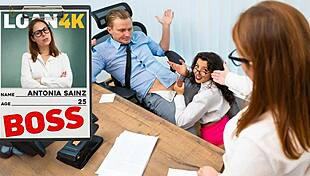 Bank boss lady climaxes intensely with subordinate