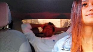 safada motorista de aplicativo flagra passageiro dotado se masturbando por trás