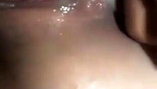 Meu cu fechou ele forçou eu gozei gritando e me caguei 😱