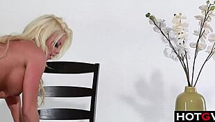 Curvy blonde pleasing that pussy