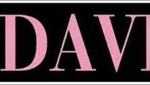 रेडहेड लैटिना जेसिका सोदी और बॉम्बशेल हेली डेविस की जंगली लेस्बियन चूत राइडिंग