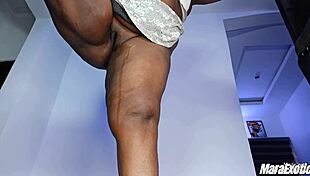 Pov Ebony Hotwife Teasing And Squirting!