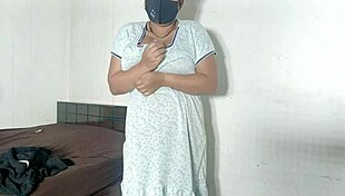 कॉलेज गर्ल निहारिका की टाइट वर्जिन चूत