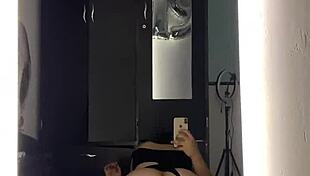 Morena Latina Le Encanta Verse Follando Frente Al Espejo