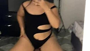 Morena Latina Le Encanta Verse Follando Frente Al Espejo