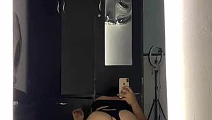 Morena Latina Le Encanta Verse Follando Frente Al Espejo