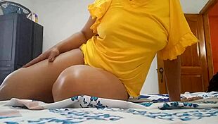 sexy housewife fingers her wet pussy 😍