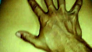 así me cojo el coño de mi esposa en primer plano con saliva y polla grande