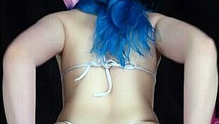 Lizzie Buns performs a twerking routine on a large dildo.