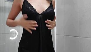 Beautiful white woman shows off in bathroom while masturbating 😍