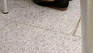 Check out this shoeplay with tan nylons and flats dipping.