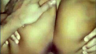 Ele quis enfiar o dedo no cuzinho enquanto comia a buceta?