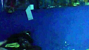 después de la fiesta me escapé de casa para irme a follar al vecino con besos y lamidas.