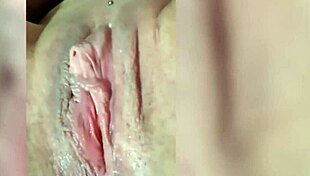 Rangel carlos enfiando o dedinho na bucetinha molhada