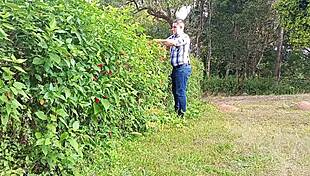jardineiro mega-dotado macetando a pica grossa até gozar
