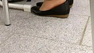 Check out this shoeplay with tan nylons and flats dipping.