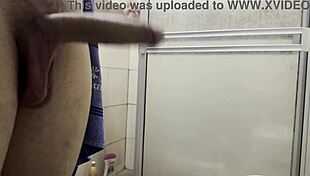 Me Espian En El Baño Y Cuando Me Masturbo Con Las Bragas De Mi Prima