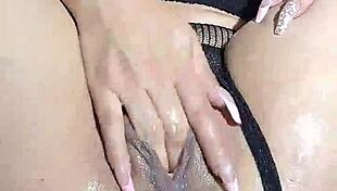 LA BELLA RABITQUICKY OFFICIAL ESTA MUY CALIENTE QUIERE QUE LA MIRES MIENTRAS MASTURBA SU VAGINA JUGOSA Y MOJADA ESCUCHA SUS AUDIOS SUCIOS HABLA MUY SUCIO HASTA CORRERSE COLOMBIANA MILF ESPA�OL LATINO SQUIRTING