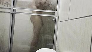 Me Espian En El Baño Y Cuando Me Masturbo Con Las Bragas De Mi Prima