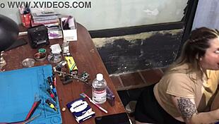 Unable to pay technician, she ends up sucking his dick