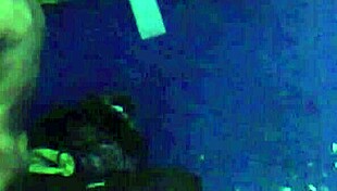 después de la fiesta me escapé de casa para irme a follar al vecino con besos y lamidas.