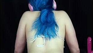 Lizzie Buns performs a twerking routine on a large dildo.