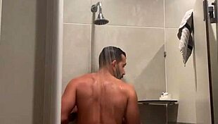 जिम शावर में मेरी रेड थोंग देखना चाहते हो?