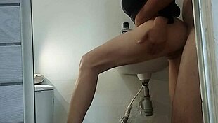 Culiando Con La Primastra En El Baño Del Motel