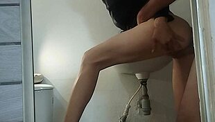 Culiando Con La Primastra En El Baño Del Motel