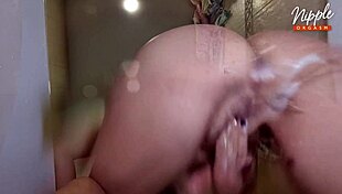 Milf shaves pussy before threesome with squirting and pissing