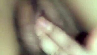 Girl Intensely Masturbates Her Pussy Live On Cam