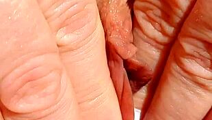 Maturemons Performing Close Up Yoni Massage