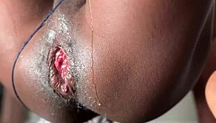 यंग बुल ने खूबसूरत चूत एज की मुठ्ठी ठोकी