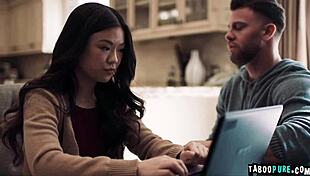 wow, lulu chu and slimthick vic in super sexy 3some fingering and licking 😍