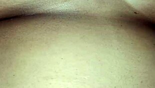 Auntys creamy pussy invites exploration