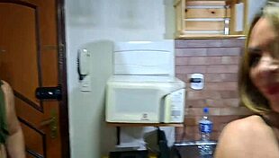 Comi a Sindica Loira do Meu Prédio Olha Que Rabo Gostoso